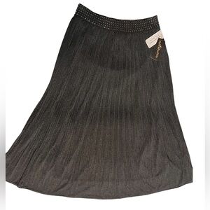 Metrowear Black Pleated Midi Skirt - New With Tags (NWT) size M /US 8-10